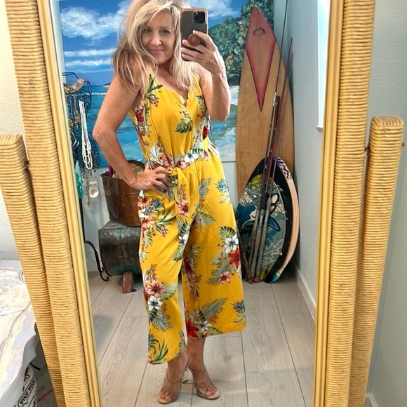 ⭐️Emma & Michele, Adorable Poly/Spandex jumper,Belted,Pockets,Excellent Cond. - Picture 3 of 12